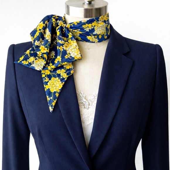 American Vintage Accessories - VTG 60s 70s Cathy 1000 Oaks California Blue Yellow Floral
Scarf Tie